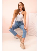 Dámská bezrukávová blůza s výřezem a ozdobnou sponou šedá