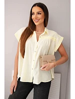 Dámská bavlněná košilová halenka s krajkou a krátkým rukávem žlutá Dámská bavlněná košilová halenka s krajkou a krátkým rukávem žlutá