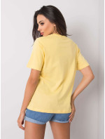 Žluté tričko s módním potiskem