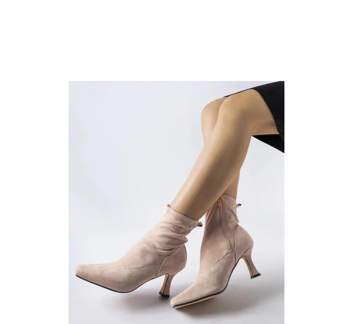 Boty na podpatku model 204738 Solea Boty na podpatku model 204738 Solea