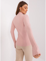 Světle růžový vypasovaný svetr s rolákem