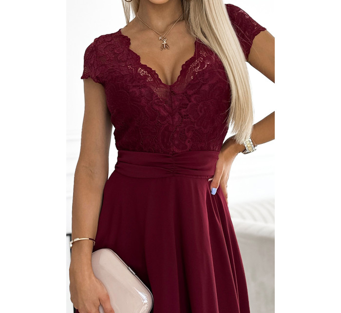 Dámské šifonové šaty ve vínové bordó barvě s krajkovým výstřihem model 18503932 - numoco