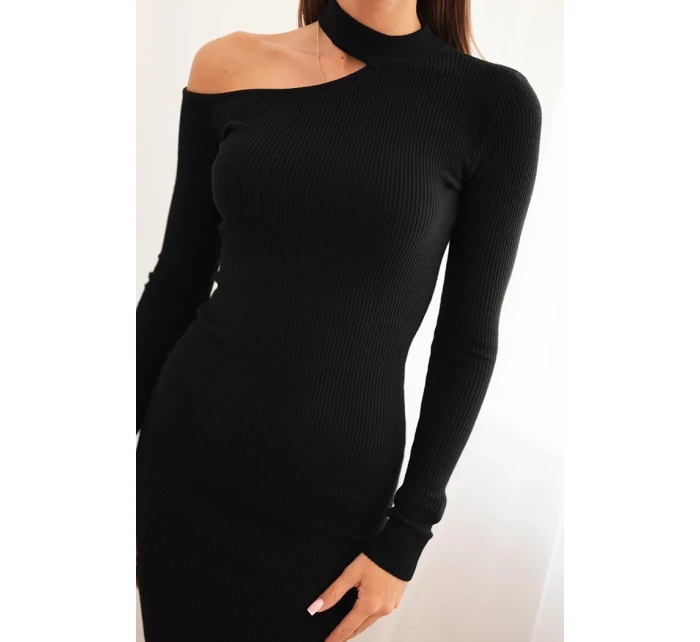 Dámská pletená šaty s dlouhým rukávem a asymetrickým výstřihem černá