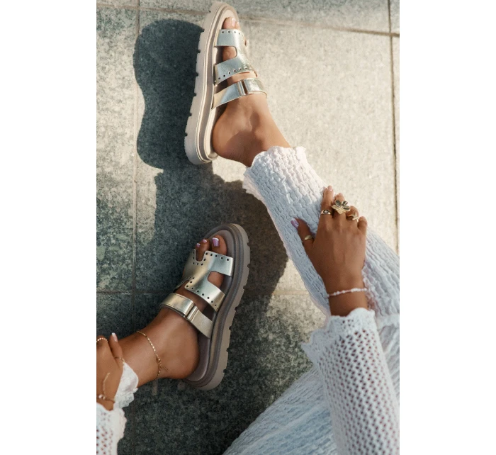 Dámské Pantofle Z Přírodní Kůže Na Platformě Zazoo 40440 Zlaté Dámské Pantofle Z Přírodní Kůže Na Platformě Zazoo 40440 Zlaté