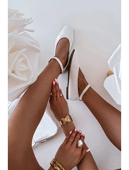 Dámské baleríny s řemínkem a sponou bílé Janelor Dámské baleríny s řemínkem a sponou bílé Janelor