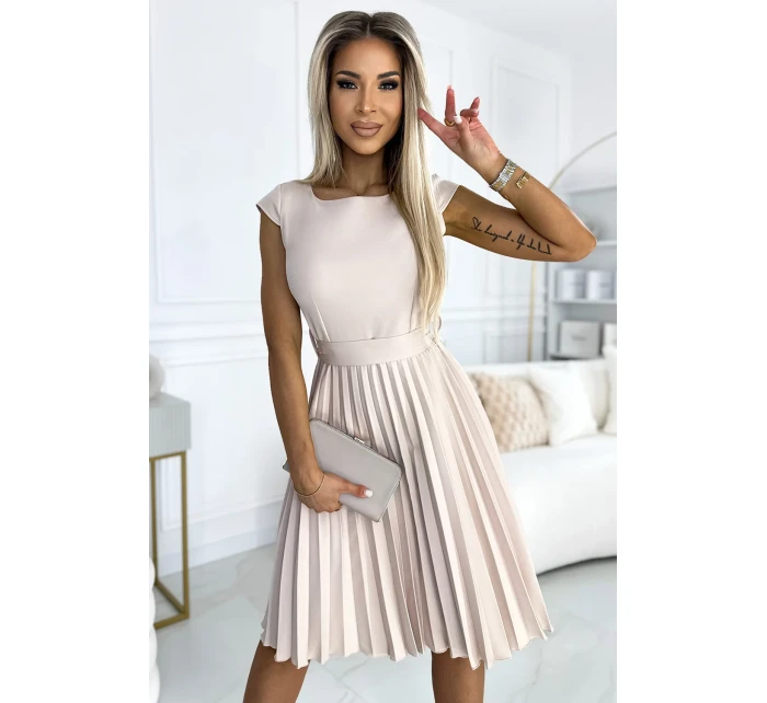 LILA Béžové dámské plisované šaty s krátkými rukávy a opaskem model 19581206 - numoco