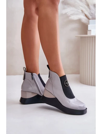 Lakované Kotníkové Boty Na Klínku Zateplené Vinceza Šedé Lakované Kotníkové Boty Na Klínku Zateplené Vinceza Šedé