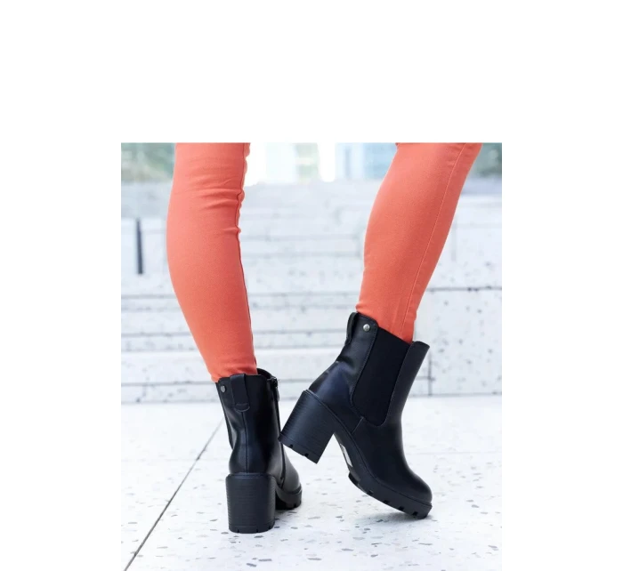 Boty na podpatku model 204766 Solea Boty na podpatku model 204766 Solea