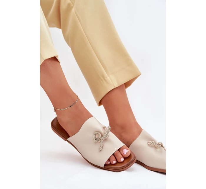 Dámské sandály na plochém podpatku s ozdobným vázáním béžové Norela