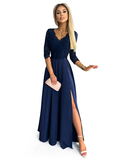 AMBER Tmavě modré elegantní dámské dlouhé krajkové šaty s výstřihem model 18012873 - numoco