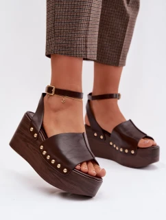 Dámské sandály na platformě se zlatými sponami čokoládové model 21960939 - Boto