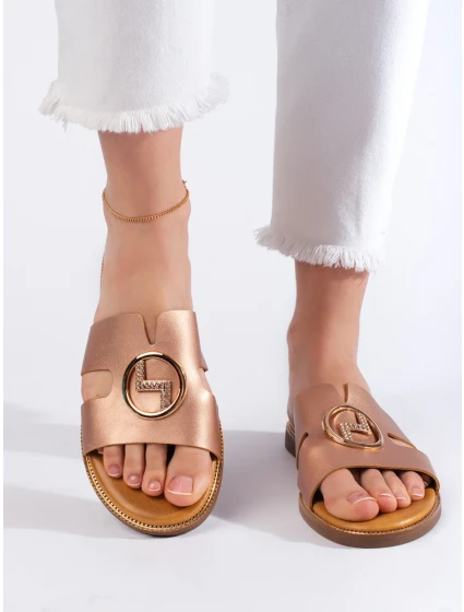 Praktické dámské zlaté nazouváky na klínku Praktické dámské zlaté nazouváky na klínku