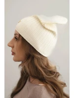 Dámská čepice s proužkem a ozdobným knoflíkem s přídavkem vlny a modalu ecru Dámská čepice s proužkem a ozdobným knoflíkem s přídavkem vlny a modalu ecru