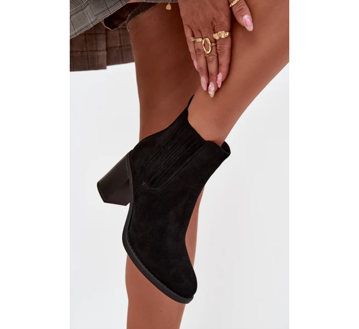 Zateplené dámské kotníkové boty na sloupkovém podpatku černé Brevina Zateplené dámské kotníkové boty na sloupkovém podpatku černé Brevina