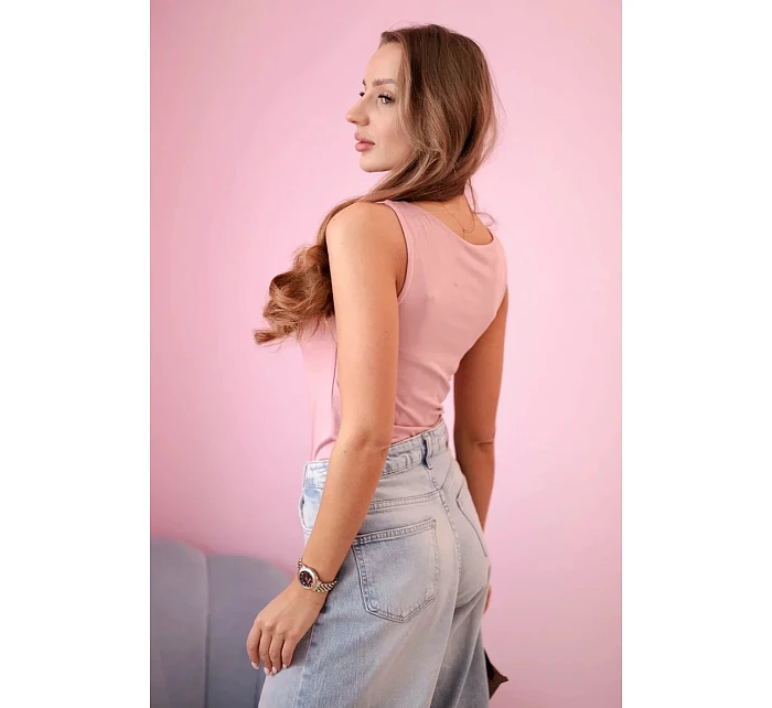 Dámská halenka na ramínka s výstřihem tmavě růžová