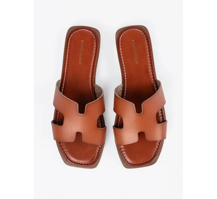 Originální dámské nazouváky hnědé na plochém podpatku Originální dámské nazouváky hnědé na plochém podpatku