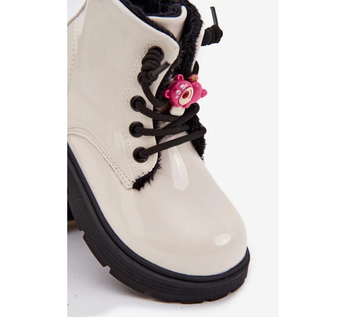 Zateplené dětské lakované kotníkové boty s přezkou Medvídek Bílá Jovellea Zateplené dětské lakované kotníkové boty s přezkou Medvídek Bílá Jovellea