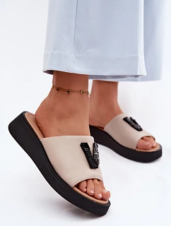 Kožené dámské pantofle s V na platformě  béžové model 22125935 - VINCEZA