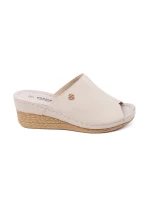 Zajímavé dámské  nazouváky hnědé na klínku