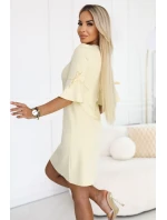 Dámské trapézové šaty s vázáním na rukávech pastelově žluté model 22022940 - numoco