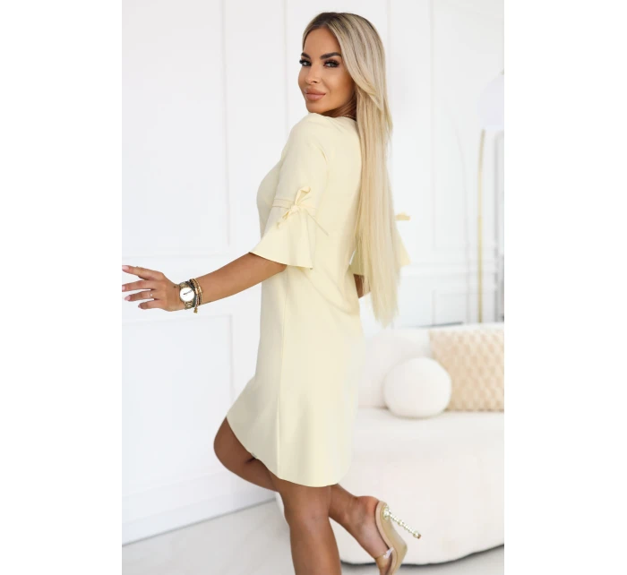 Dámské trapézové šaty s vázáním na rukávech pastelově žluté model 22022940 - numoco