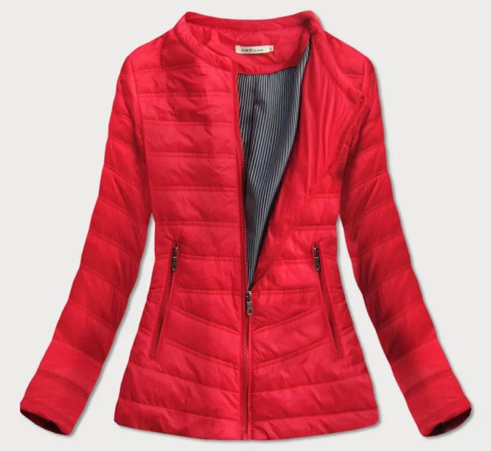 Červená prošívaná bunda s kulatým výstřihem model 16143411 - LHD Červená prošívaná bunda s kulatým výstřihem model 16143411 - LHD