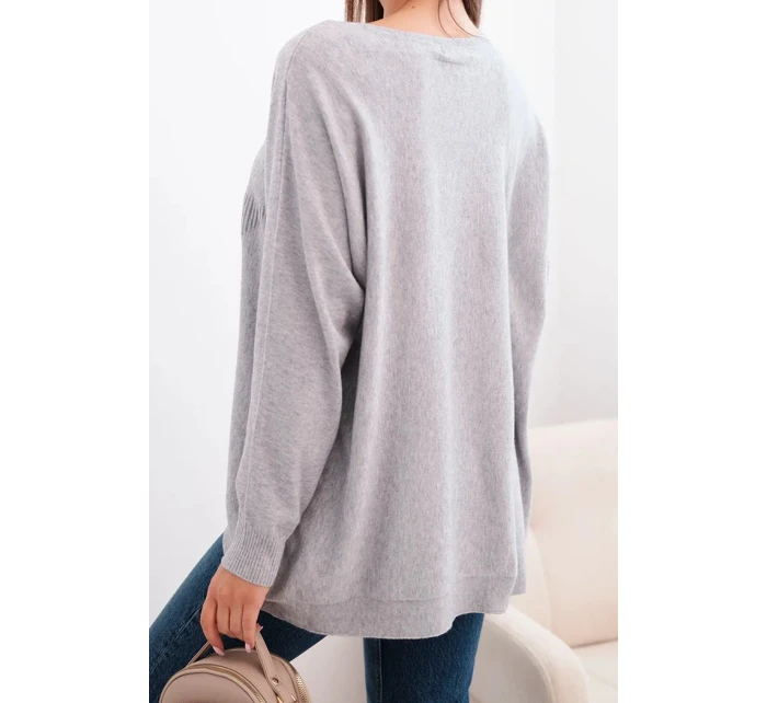Dámský svetr s delším zadním dílem a  šedý model 21731262 - K-Fashion