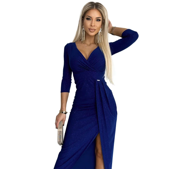 Dlouhé lesklé dámské šaty v chrpové barvě s výstřihem a rozparkem na noze model 19368537 - numoco Dlouhé lesklé dámské šaty v chrpové barvě s výstřihem a rozparkem na noze model 19368537 - numoco