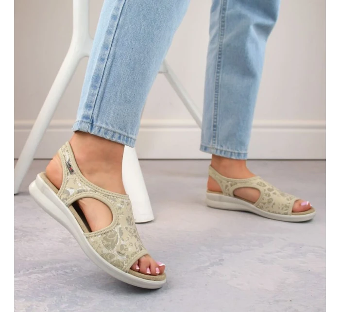 Dámské pohodlné nazouvací sandály béžové model 22014917