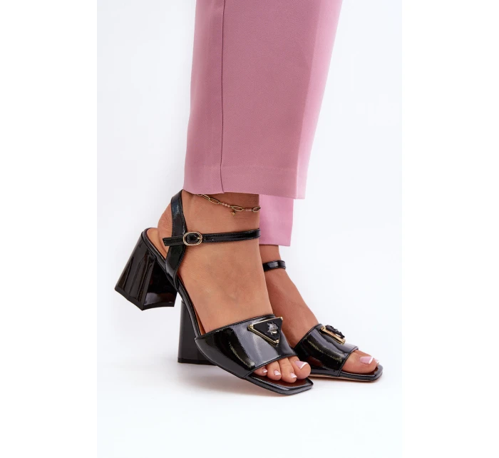 Elegantní Lakované Sandály Na Podpatku Černé D&A MR38-660 Elegantní Lakované Sandály Na Podpatku Černé D&A MR38-660