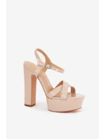 Dámské sandály na vysokém podpatku a platformě lakované béžové model 21688893 - Boto