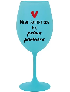 MOJE PARTNERKA MÁ PRÍMA PARTNERA - tyrkysová sklenice na víno 350 ml