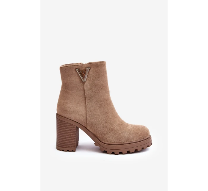 Dámské semišové boty na sloupku s ozdobou Bežové Strong Dámské semišové boty na sloupku s ozdobou Bežové Strong
