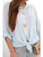 Dámská košile s model 22018648 ozdobnými knoflíky a límečkem modrá - K-Fashion Dámská košile s model 22018648 ozdobnými knoflíky a límečkem modrá - K-Fashion