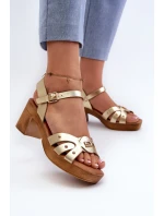 Dámské sandály na podpatku z eko kůže zlaté model 21658010 - EVENTO Dámské sandály na podpatku z eko kůže zlaté model 21658010 - EVENTO