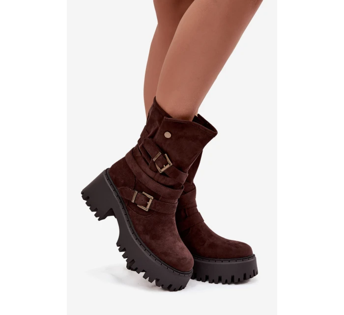Dámské kotníkové boty na robustním podpatku s přezkami a páskem čokoládové Nerelisa Dámské kotníkové boty na robustním podpatku s přezkami a páskem čokoládové Nerelisa