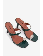 Dámské lodičky na podpatku s ozdobným detailem tmavě zelené model 21943395 - Boto Dámské lodičky na podpatku s ozdobným detailem tmavě zelené model 21943395 - Boto