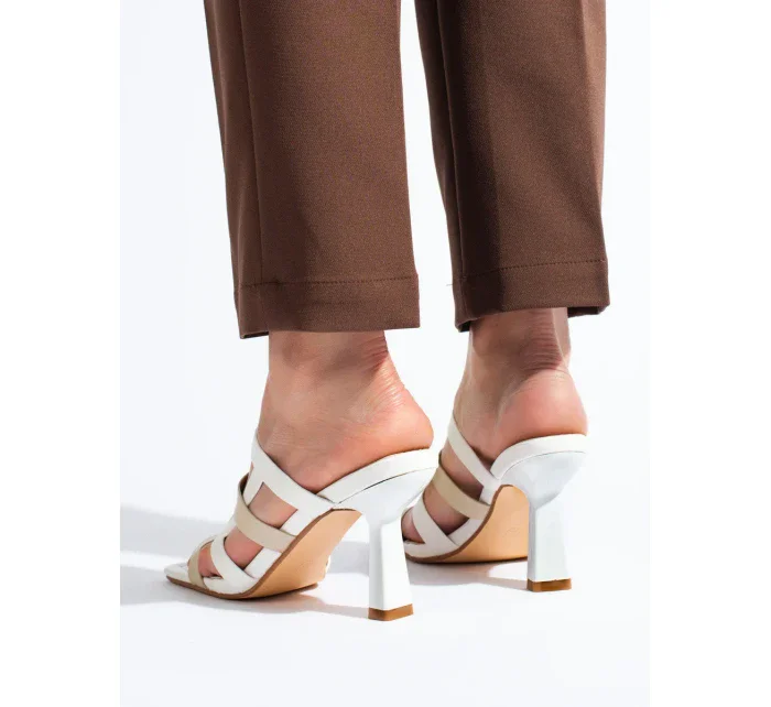 Krásné dámské nazouváky bílé na širokém podpatku Krásné dámské nazouváky bílé na širokém podpatku