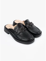 Designové nazouváky dámské černé na plochém podpatku Designové nazouváky dámské černé na plochém podpatku