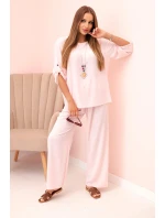 Dámský komplet s halenkou s náhrdelníkem a širokými nohavicemi pudrově růžová Dámský komplet s halenkou s náhrdelníkem a širokými nohavicemi pudrově růžová