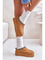 Dámské pantofle na platformě s výšivkou model 21673352 - Boto