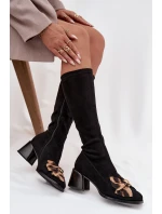 Dámské kozačky na klínku s ozdobnou mašlí model 21718438 Černé - D&A Dámské kozačky na klínku s ozdobnou mašlí model 21718438 Černé - D&A