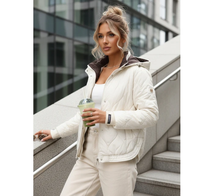 Kurtka przejściowa damska pikowana z kapturem ecru model 22025081 - FashionStreet