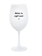 NĚKDO TO VYPÍT MUSÍ - bílá  sklenice na víno 350 ml