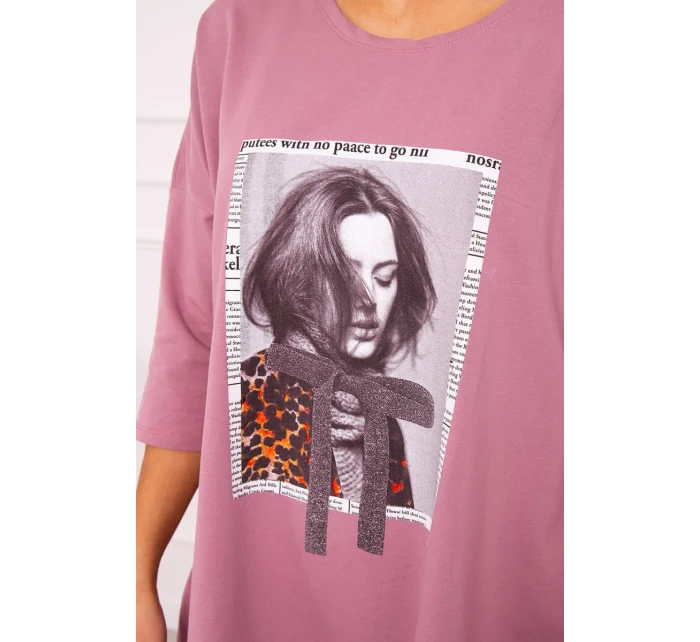 Šaty s potiskem a rozšířenou spodní částí tmavě růžové