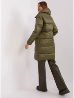 Lehká péřová dámská zimní bunda v khaki barvě model 21247731 - Factory Price