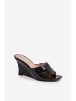 Lakované Dámské Pantofle Na Klínu Černé model 21688970 - Boto