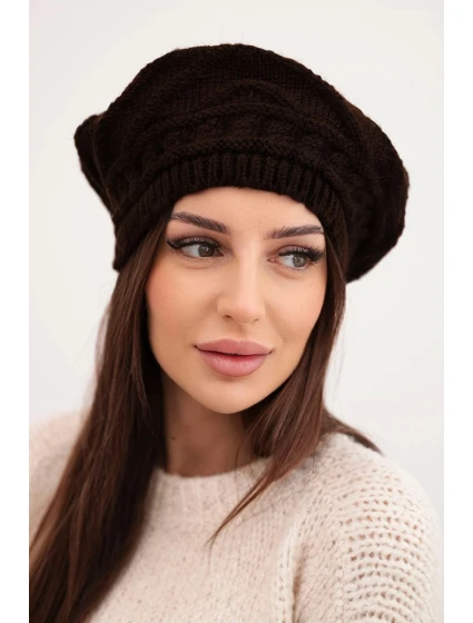 Dámská zimní pletená čepice volného střihu s ozdobným vzorem model 21878079 hnědá - K-Fashion Dámská zimní pletená čepice volného střihu s ozdobným vzorem model 21878079 hnědá - K-Fashion