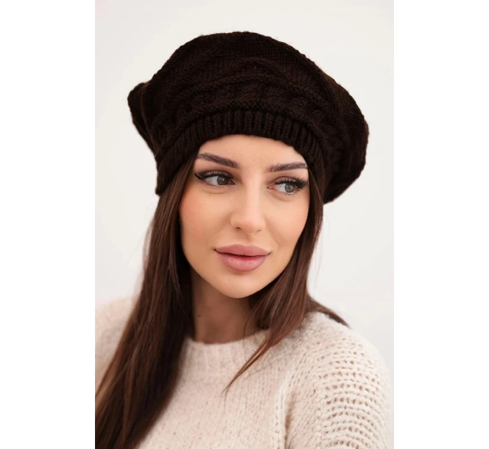 Dámská zimní pletená čepice volného střihu s ozdobným vzorem model 21878079 hnědá - K-Fashion Dámská zimní pletená čepice volného střihu s ozdobným vzorem model 21878079 hnědá - K-Fashion