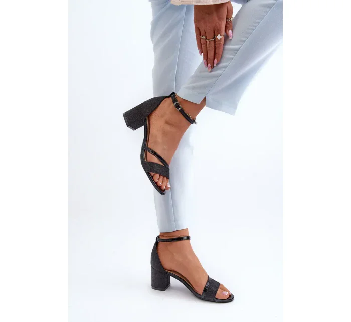 Třpytivé dámské sandály na nízkém podpatku černé Ploemis Třpytivé dámské sandály na nízkém podpatku černé Ploemis